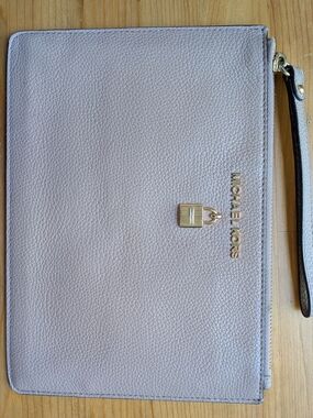MICHAEL KORS Pebbled Leather Wristlet Clutch in Light Dusty Pink